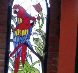 vitral de guacamayas