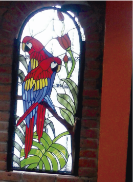 vitral de guacamayas